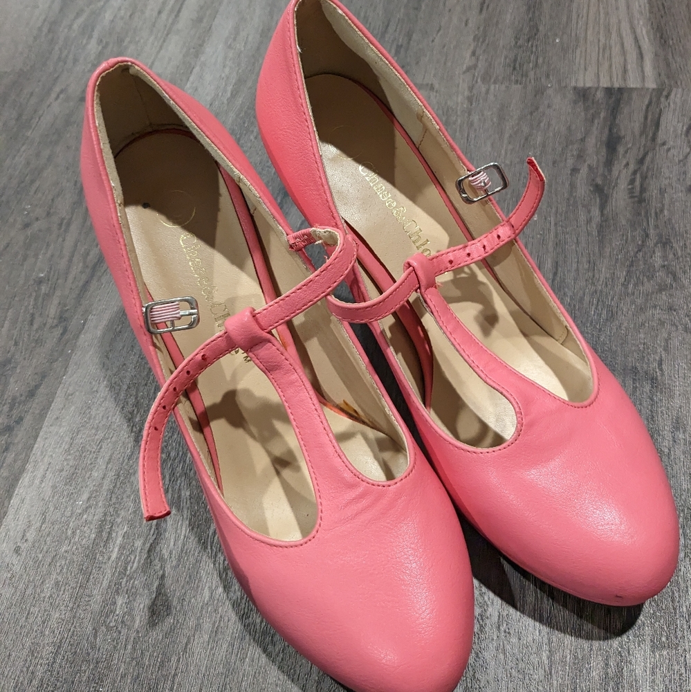 Chase and Chloe pink buckle heels US 6.5
